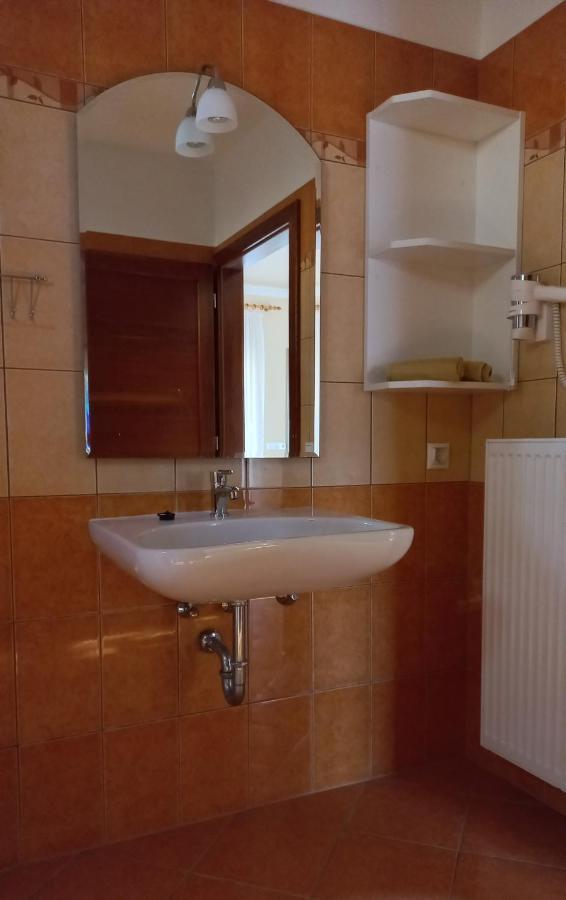 Nefelejcs Fagyizo Es Apartmanhaz Kistolmacs Exterior photo