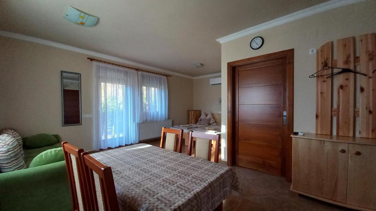 Nefelejcs Fagyizo Es Apartmanhaz Kistolmacs Exterior photo