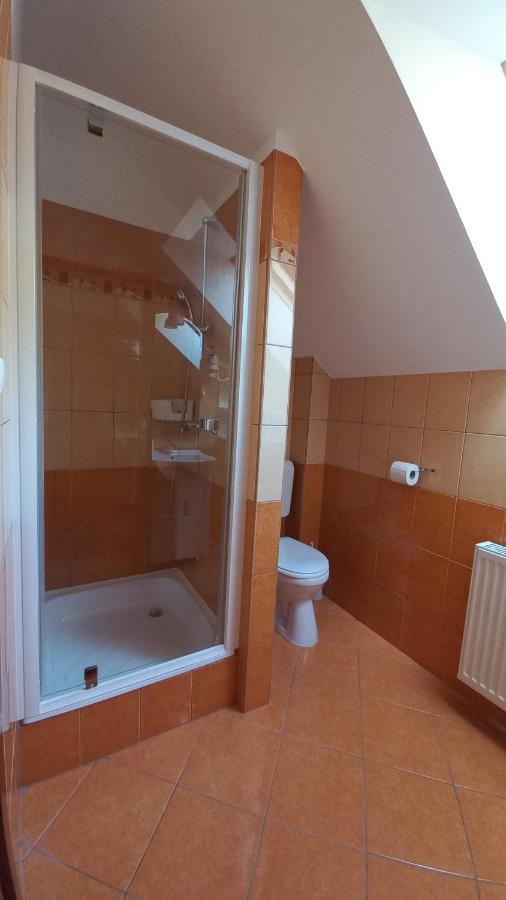 Nefelejcs Fagyizo Es Apartmanhaz Kistolmacs Exterior photo