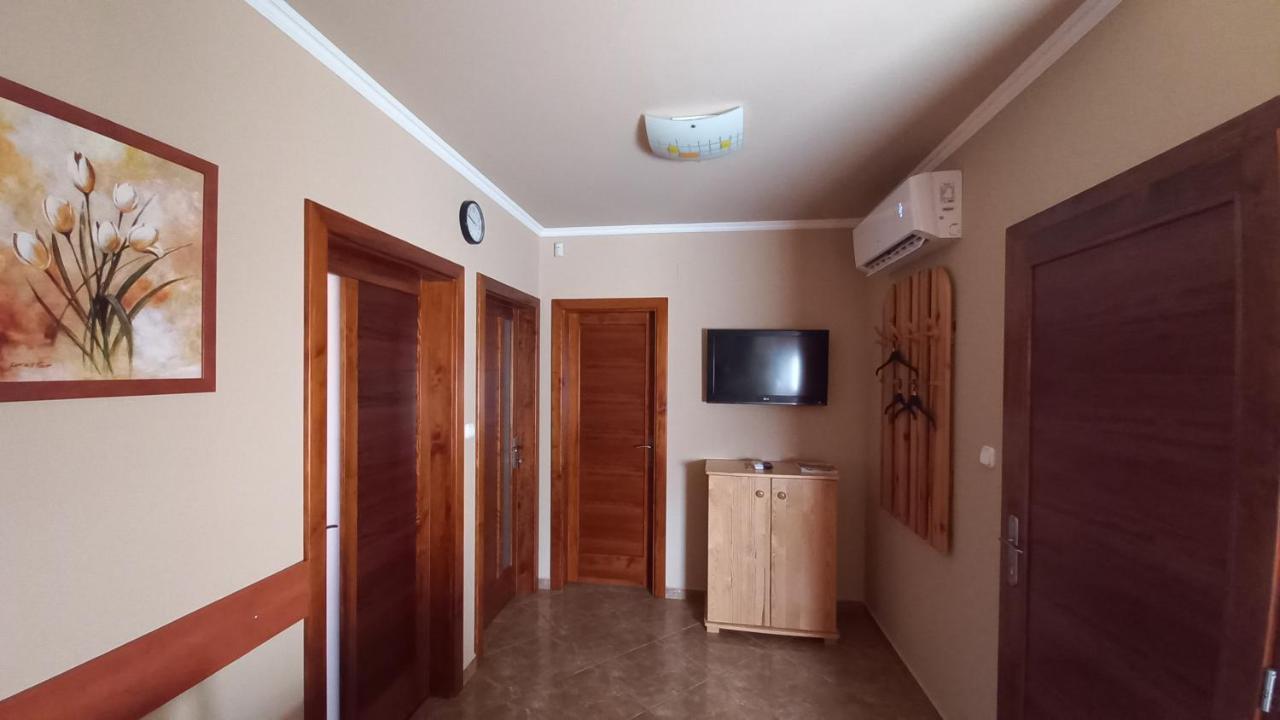 Nefelejcs Fagyizo Es Apartmanhaz Kistolmacs Exterior photo