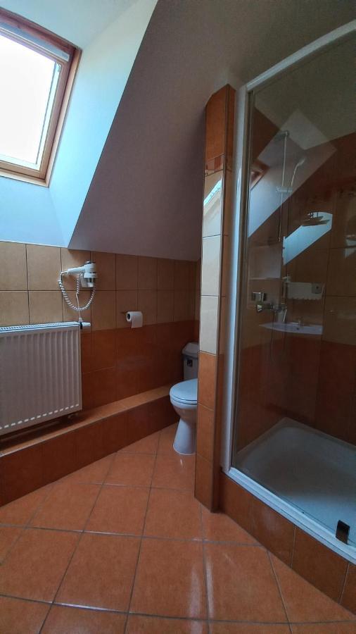 Nefelejcs Fagyizo Es Apartmanhaz Kistolmacs Exterior photo