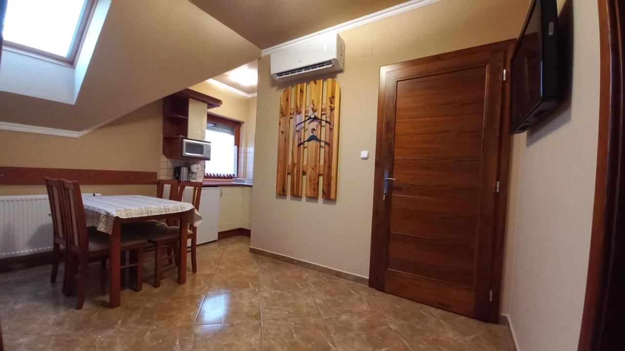 Nefelejcs Fagyizo Es Apartmanhaz Kistolmacs Exterior photo