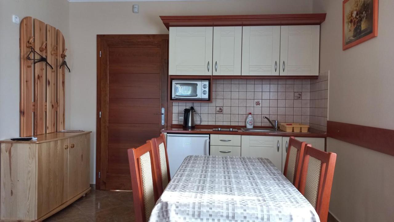 Nefelejcs Fagyizo Es Apartmanhaz Kistolmacs Exterior photo