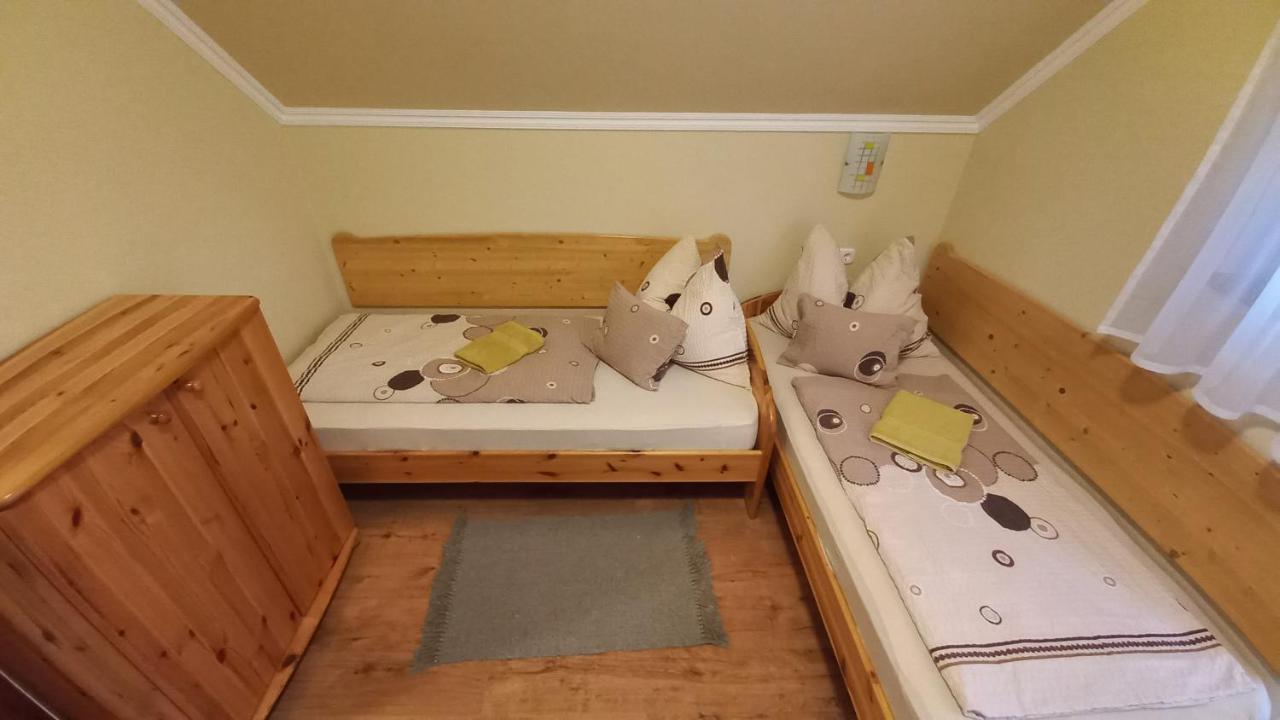 Nefelejcs Fagyizo Es Apartmanhaz Kistolmacs Exterior photo