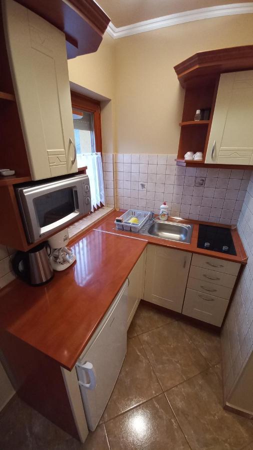 Nefelejcs Fagyizo Es Apartmanhaz Kistolmacs Exterior photo