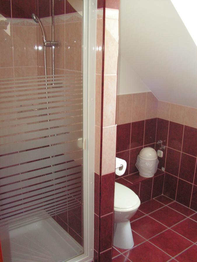Nefelejcs Fagyizo Es Apartmanhaz Kistolmacs Exterior photo