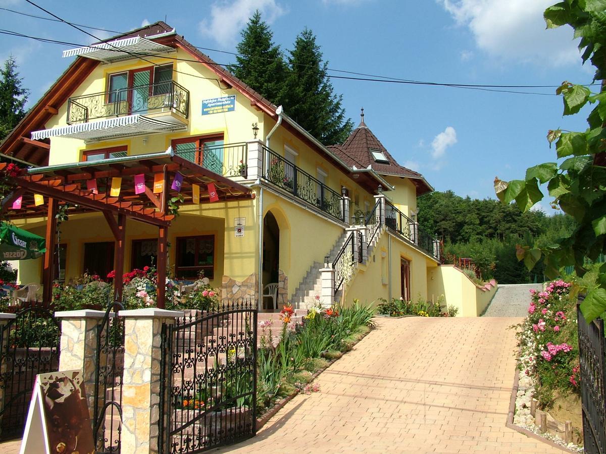 Nefelejcs Fagyizo Es Apartmanhaz Kistolmacs Exterior photo