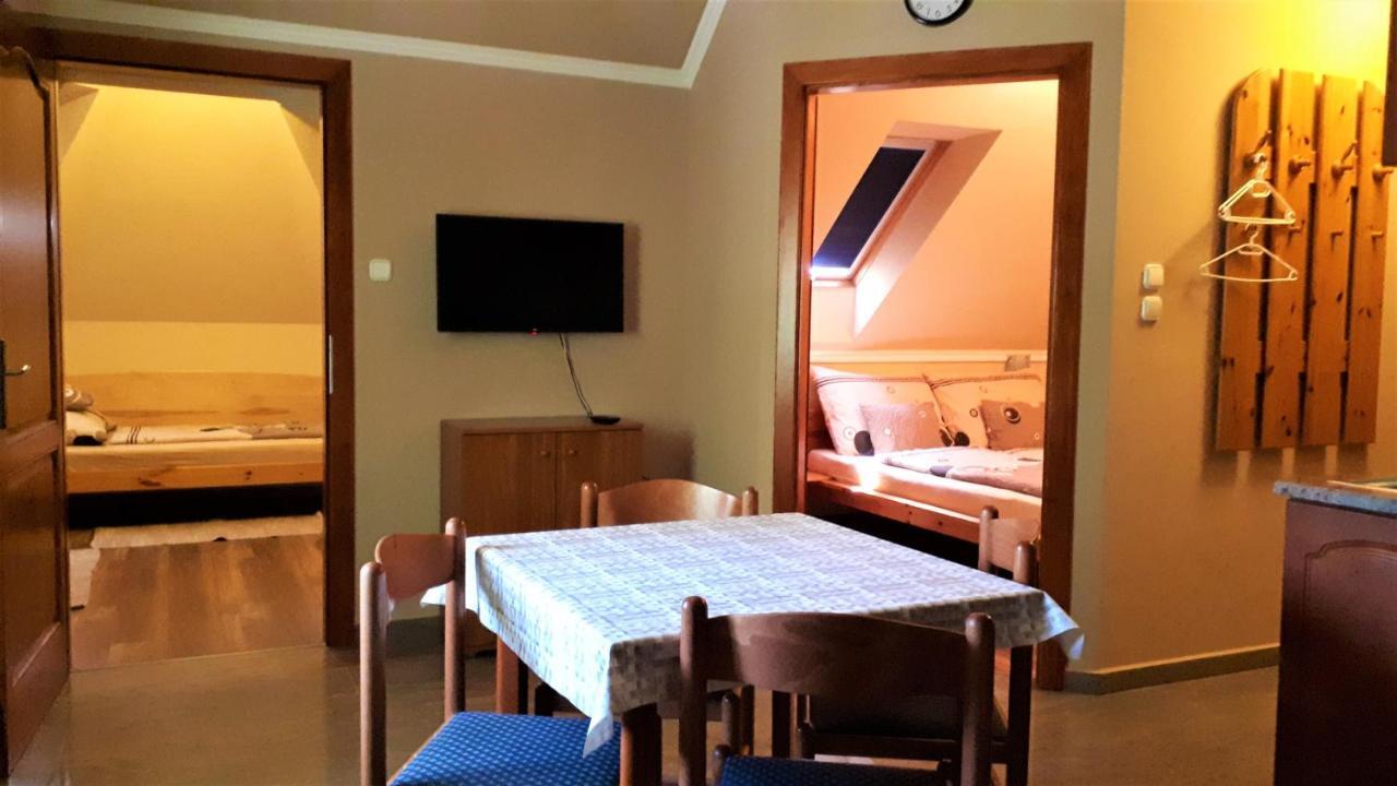 Nefelejcs Fagyizo Es Apartmanhaz Kistolmacs Exterior photo