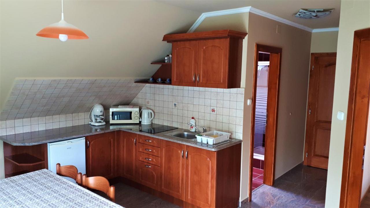 Nefelejcs Fagyizo Es Apartmanhaz Kistolmacs Exterior photo