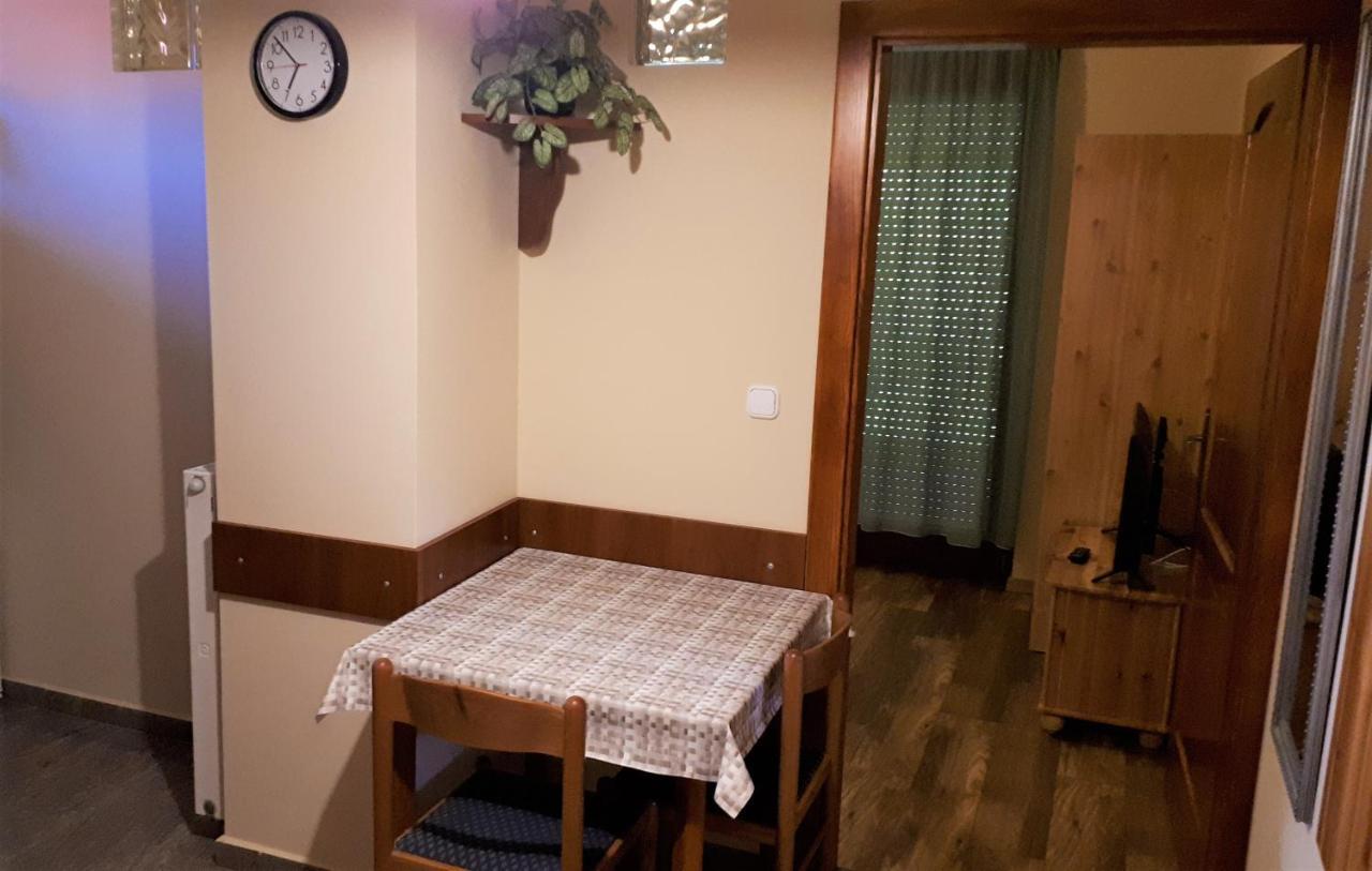 Nefelejcs Fagyizo Es Apartmanhaz Kistolmacs Exterior photo